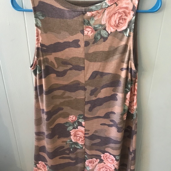 Camofloral size knot cut out tank - Picture 5 of 8